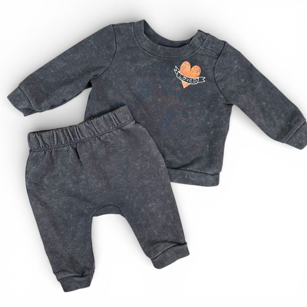 Cat & Jack Baby Boys Newborn 0-3M Gray Acid Wash Loved Heart Sweatshirt Pant Set
